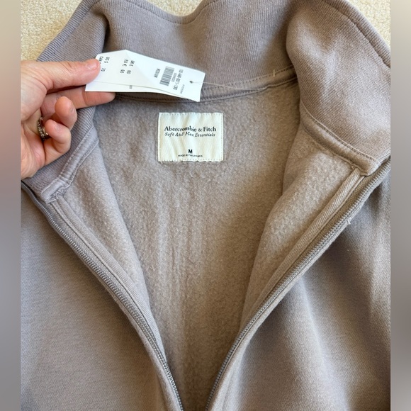 Abercrombie 1/4 Zip Sweatshirt - Picture 3 of 5